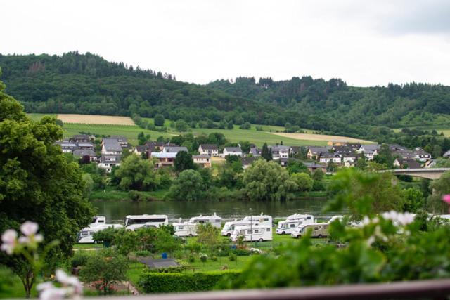 Wein Und Gastehaus Marlene Pohl Hotel Kinheim Luaran gambar